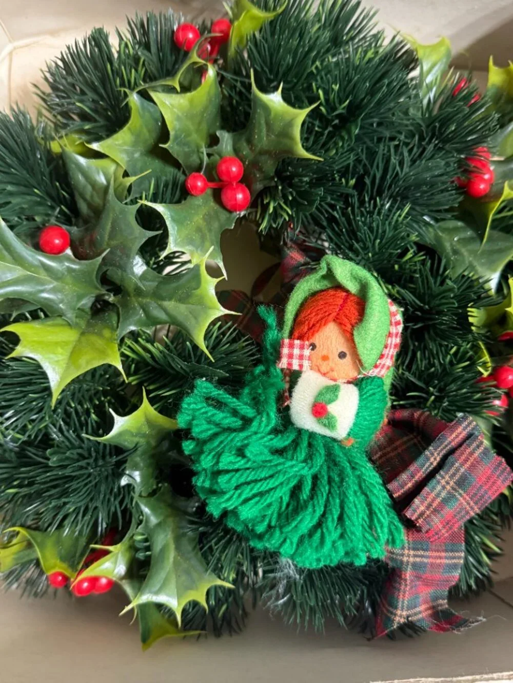 Vintage Hallmark Christmas Decor Yarn Doll Holiday Wreath 10